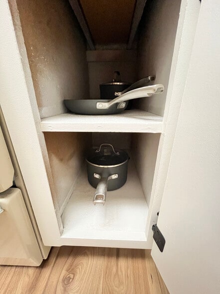 New pots and pans - 847 Mission Sierra Ct