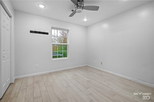 Building Photo - 731 Erika Ave