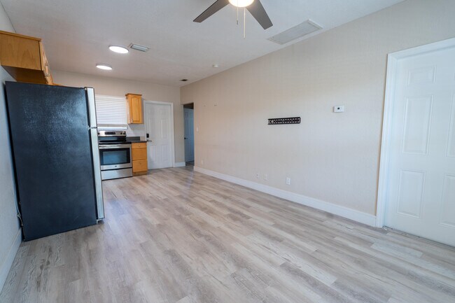 Building Photo - 1301 NE 16th Terrace