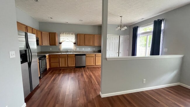 Building Photo - LEXINGTON FARMS...3 Bedroom 2 Bath