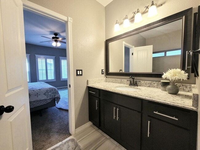 Building Photo - Amazing 3 bedroom 2 bath home in West El Paso!