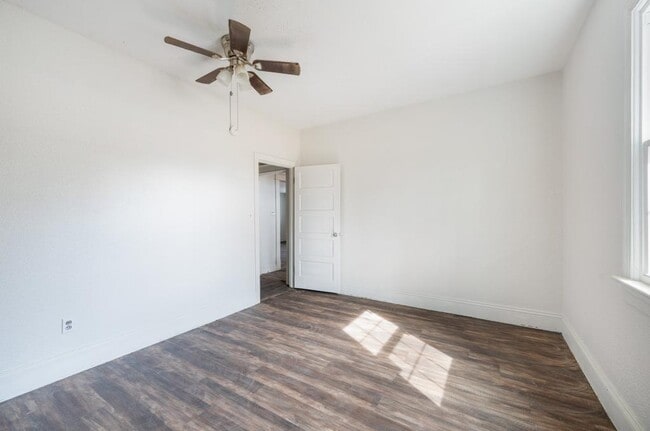 Building Photo - 228 Newcomb Dr