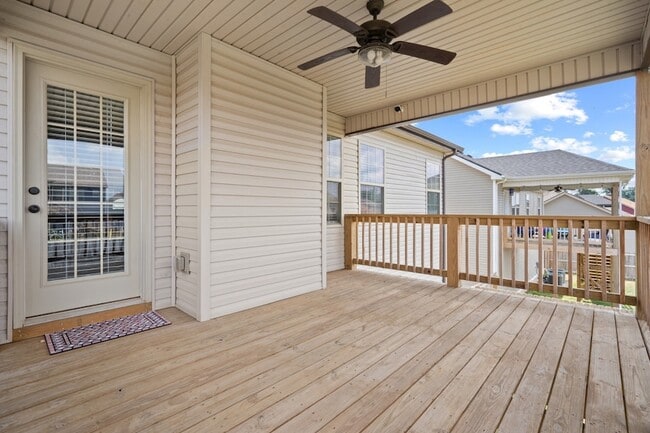 Building Photo - 1049 Whitney Dr