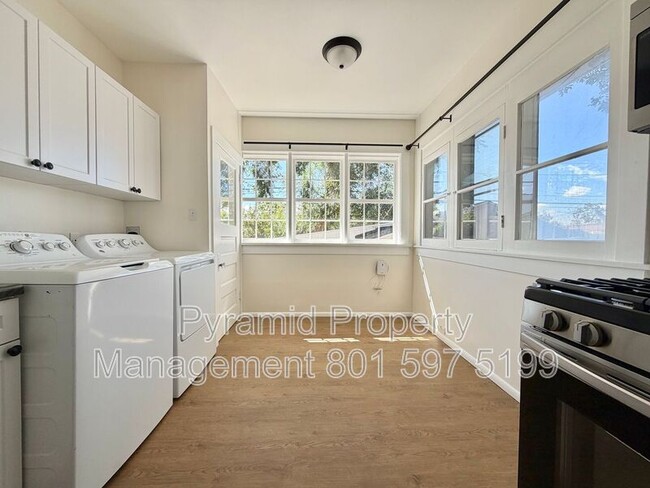 Building Photo - 1534 Garfield Ave S