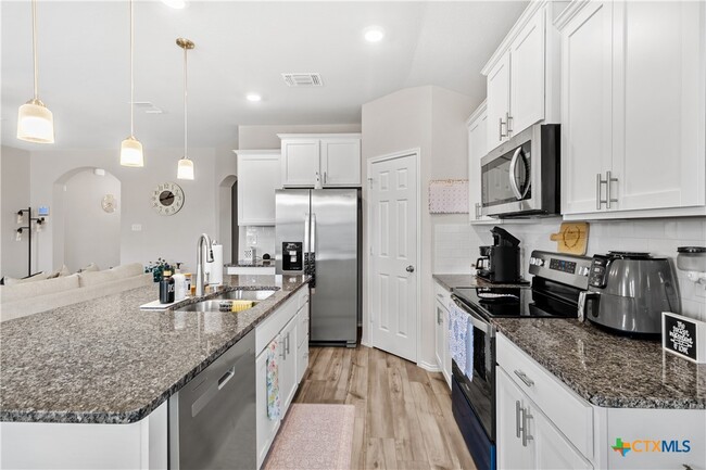 Building Photo - 2427 Elba Dr