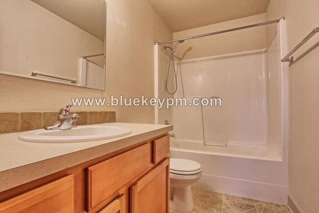 Building Photo - 3 Bed, 2.5 Bath Home Near Walnut Grove Elementary School