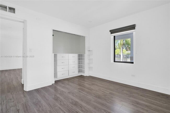 Building Photo - 14970 Leisure Dr