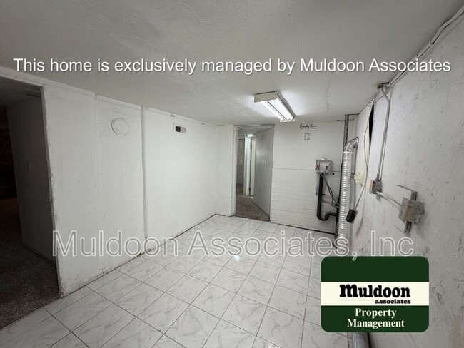 Building Photo - 705 E Platte Ave