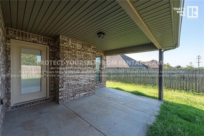 Building Photo - 2893 N Seneca Ave