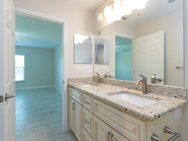 Building Photo - RENT THIS WITH ZERO DEPOSIT