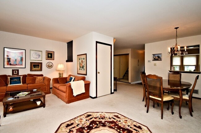 Building Photo - 3BR Townhome (Tapestry) with COUNCIL ROCK ...