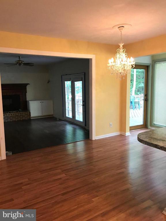 Building Photo - 2021 State Room Dr