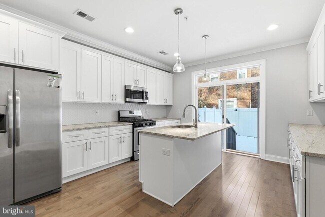 Building Photo - 1752 N 27th St