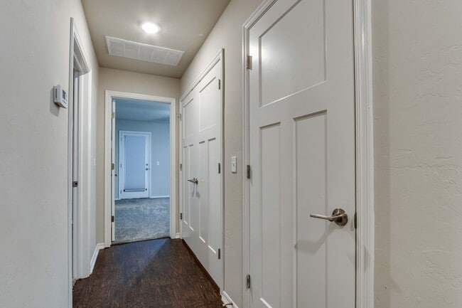 Building Photo - 8815 SW 45th St