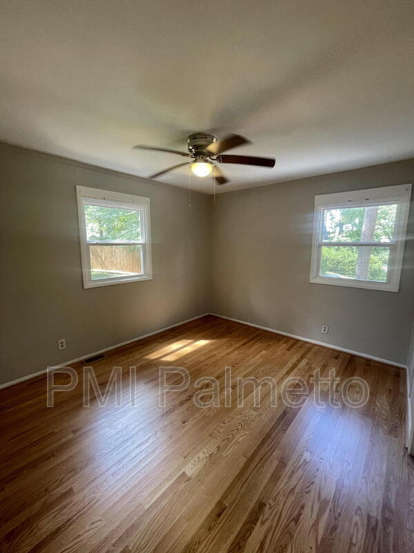 Building Photo - 3319 Brookwood Ct