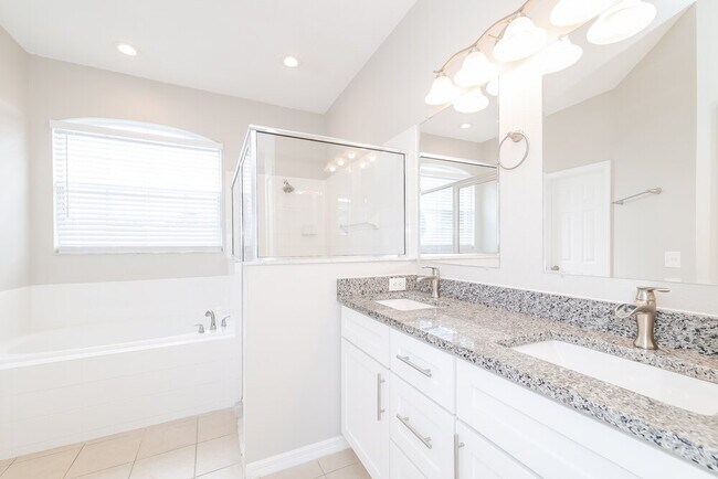 Building Photo - 552 Viceroy Ct