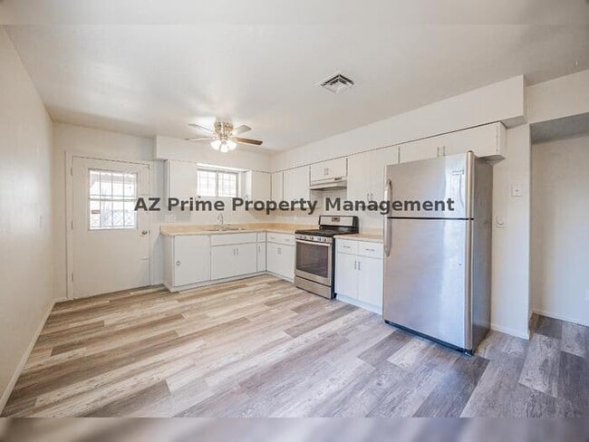 Building Photo - 1423 E Virginia Ave