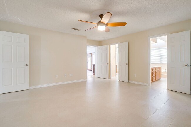 Building Photo - Great Move In Ready 3 Bedroom, 2 Bath Home Located in Northridge- Irving ISD- 75038