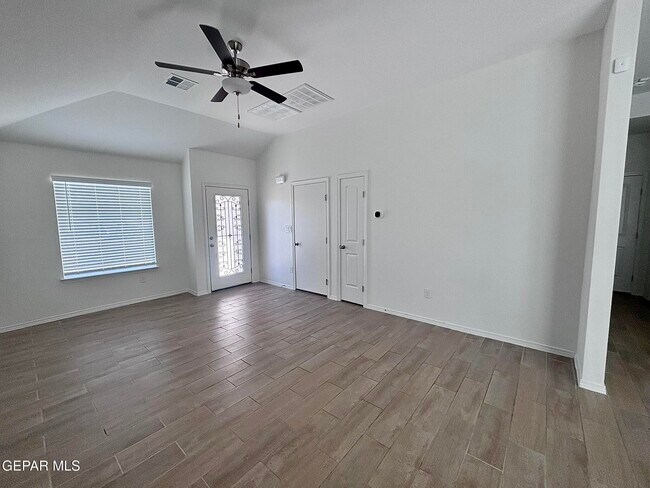 Building Photo - 15213 Resolve Dr