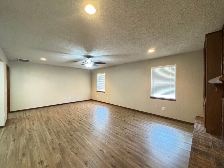 Building Photo - 8636 NW 86th St
