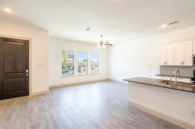 Building Photo - 6123 Blythe Dr