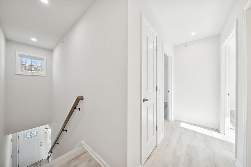 Building Photo - 2213 Lebanon Dr