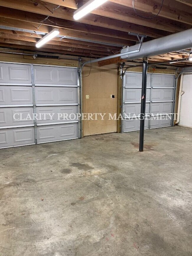 Building Photo - 2218 Cloverleaf Cir SE