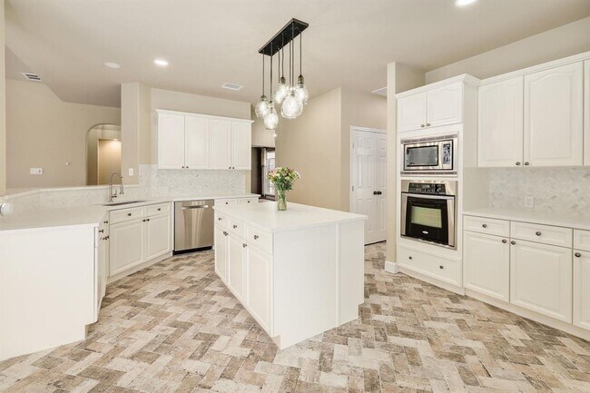 Building Photo - 8216 Fern Bluff Ave