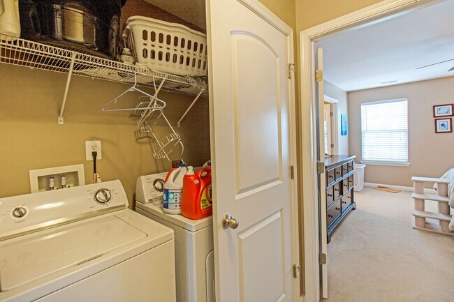 Building Photo - MOVE-IN SPECIAL! Beautiful 4-Bed, 3.5-Bath...
