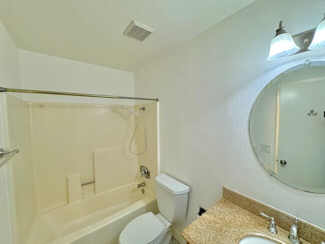 Building Photo - Great 3B/2BA House in San Marcos!