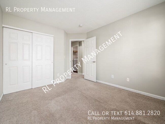 Building Photo - Spacious 3 bedroom 2.5 bathroom condo in W...