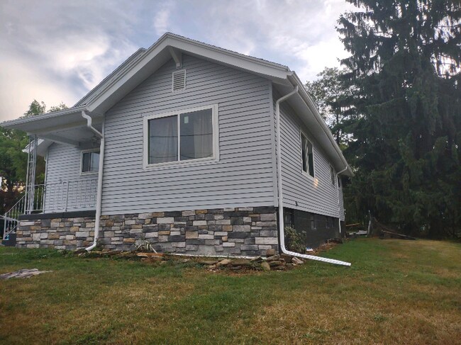 Building Photo - 105 Maher St