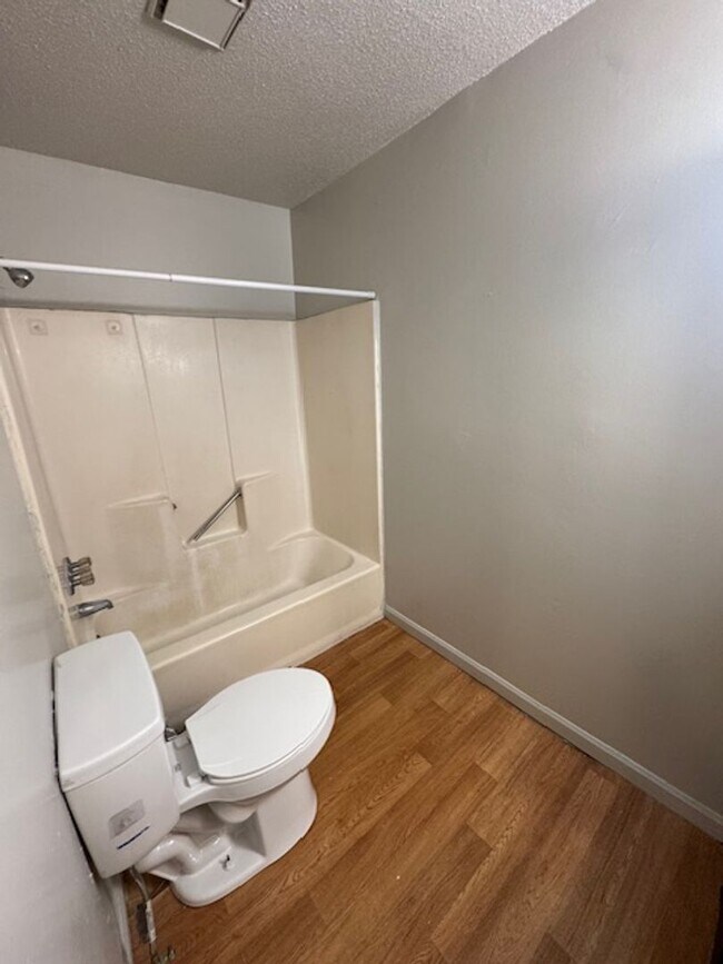 Building Photo - 1344 Huestis Ave