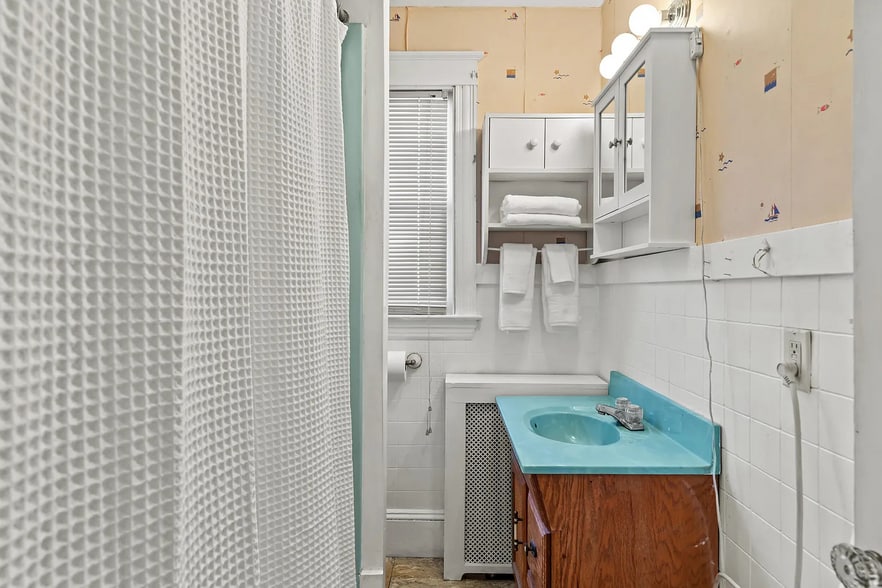 Building Photo - 12 Lawrence Ave