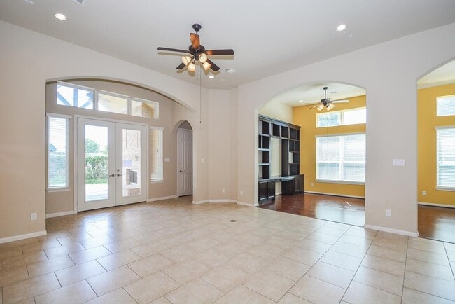 Building Photo - 6411 Edinburgh Ct