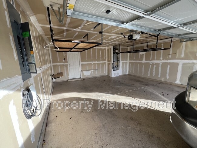 Building Photo - 3644 Clear Creek Rd