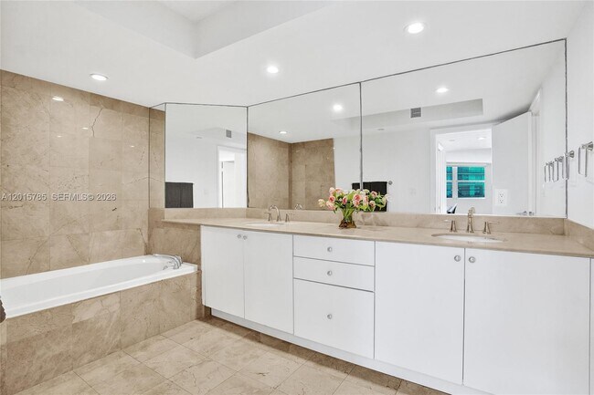 Building Photo - 6917 Collins Ave