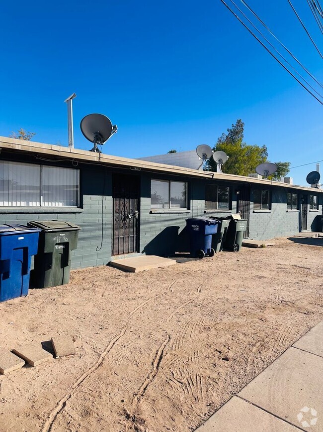 Building Photo - 2209 S 8th Ave