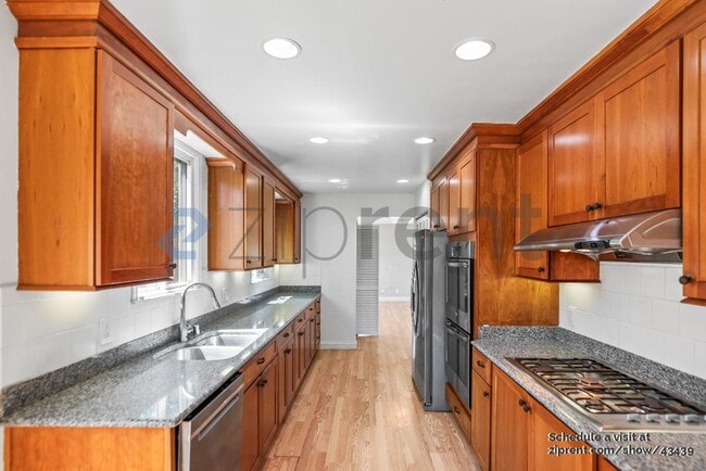 Building Photo - 1697 140th Ave