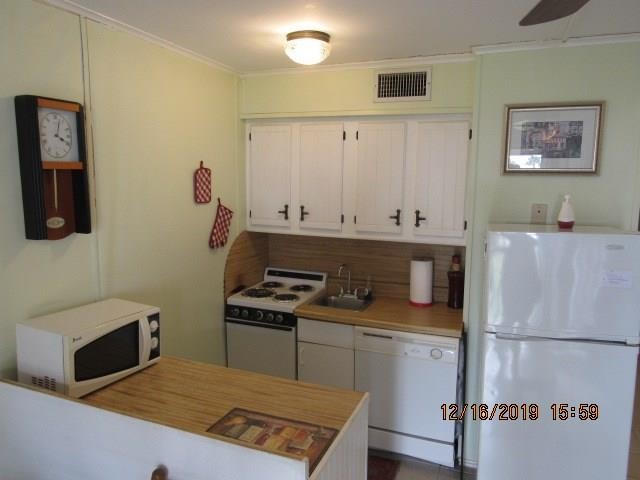 Building Photo - 3938 Surfside Blvd