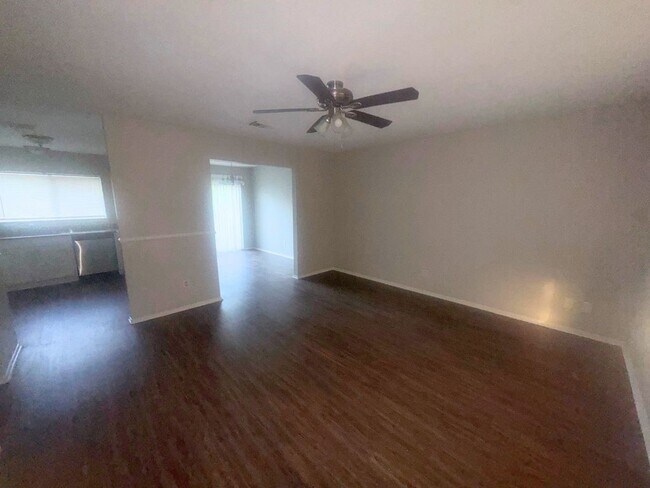 Building Photo - 2222 Riverford Dr