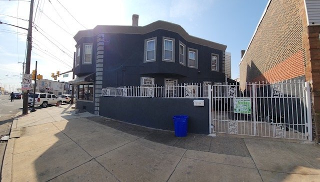 Building Photo - 1918 Castor Ave