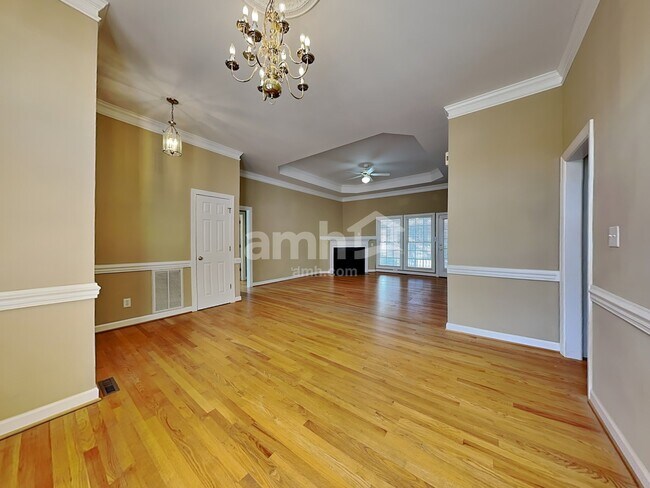 Building Photo - 4700 Greenfield Way Dr
