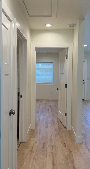Building Photo - 466 E 300 N