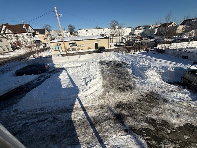 Building Photo - 574 Warren Ave