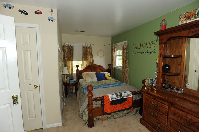 Building Photo - 2788 Pinewood Dr