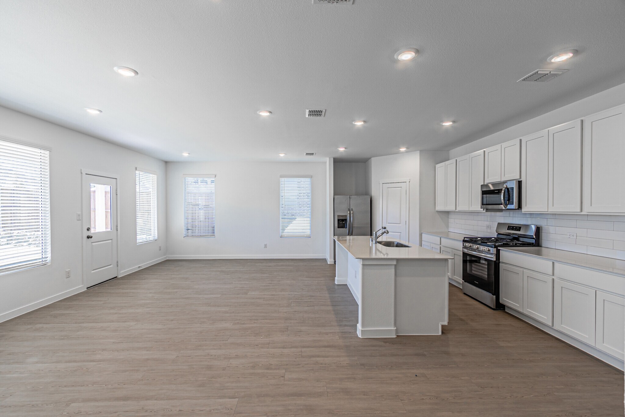 Building Photo - 10005 Warlander Dr