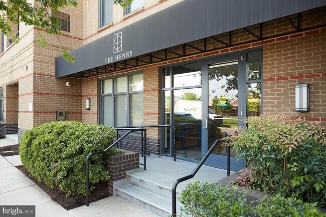 Building Photo - 525 N Fayette St