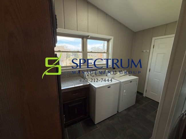 Building Photo - 828 Andy St