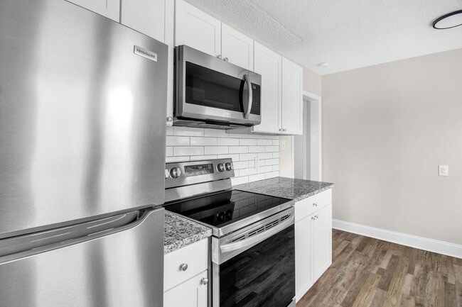 Building Photo - Lovely 3 bedroom, 1 bathroom home in High Point with LVP throughout!